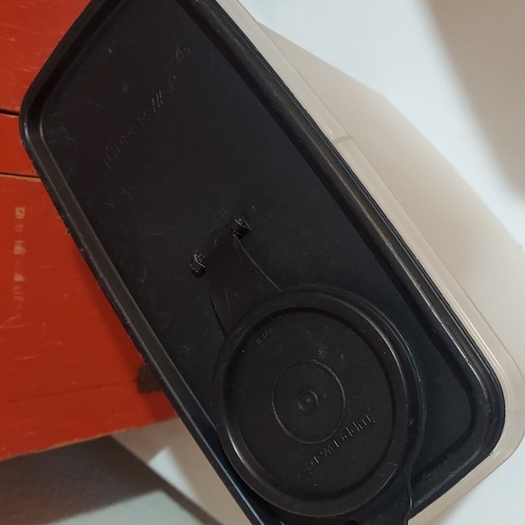 Two Tupperware Ceral Keepers - Picture 6 of 8